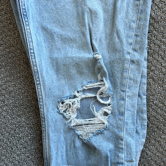 Abercrombie distressed Curve Love Jeans - Picture 4 of 6